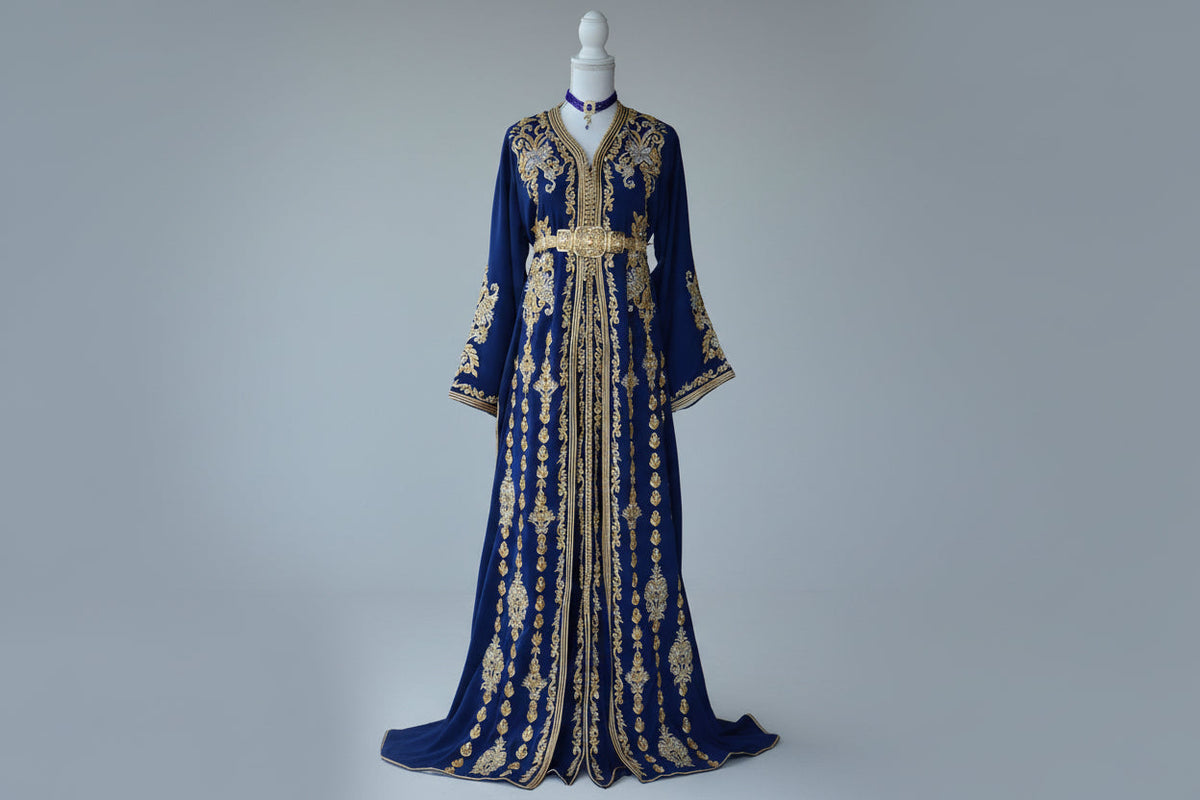 Caftan Maria – Bleu Nacré & Or – Grâce Royale & Élégance Marocaine