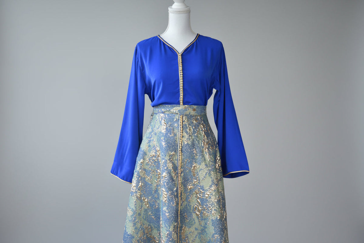 Ensemble Haut Bleu & Jupe Brocart – Contraste Audacieux & Élégance Orientale