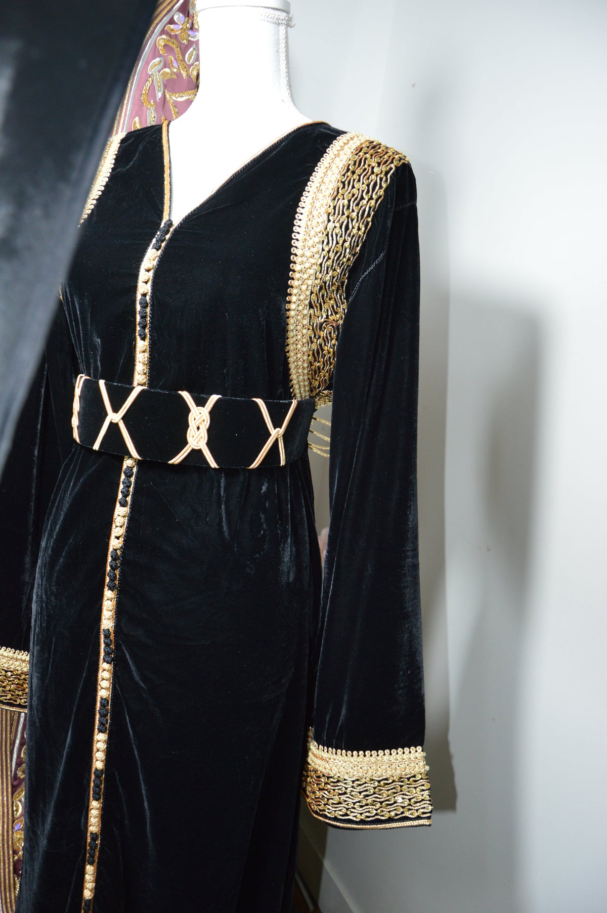 Caftan Velours Noir Brodé Or - Luxe Marocain