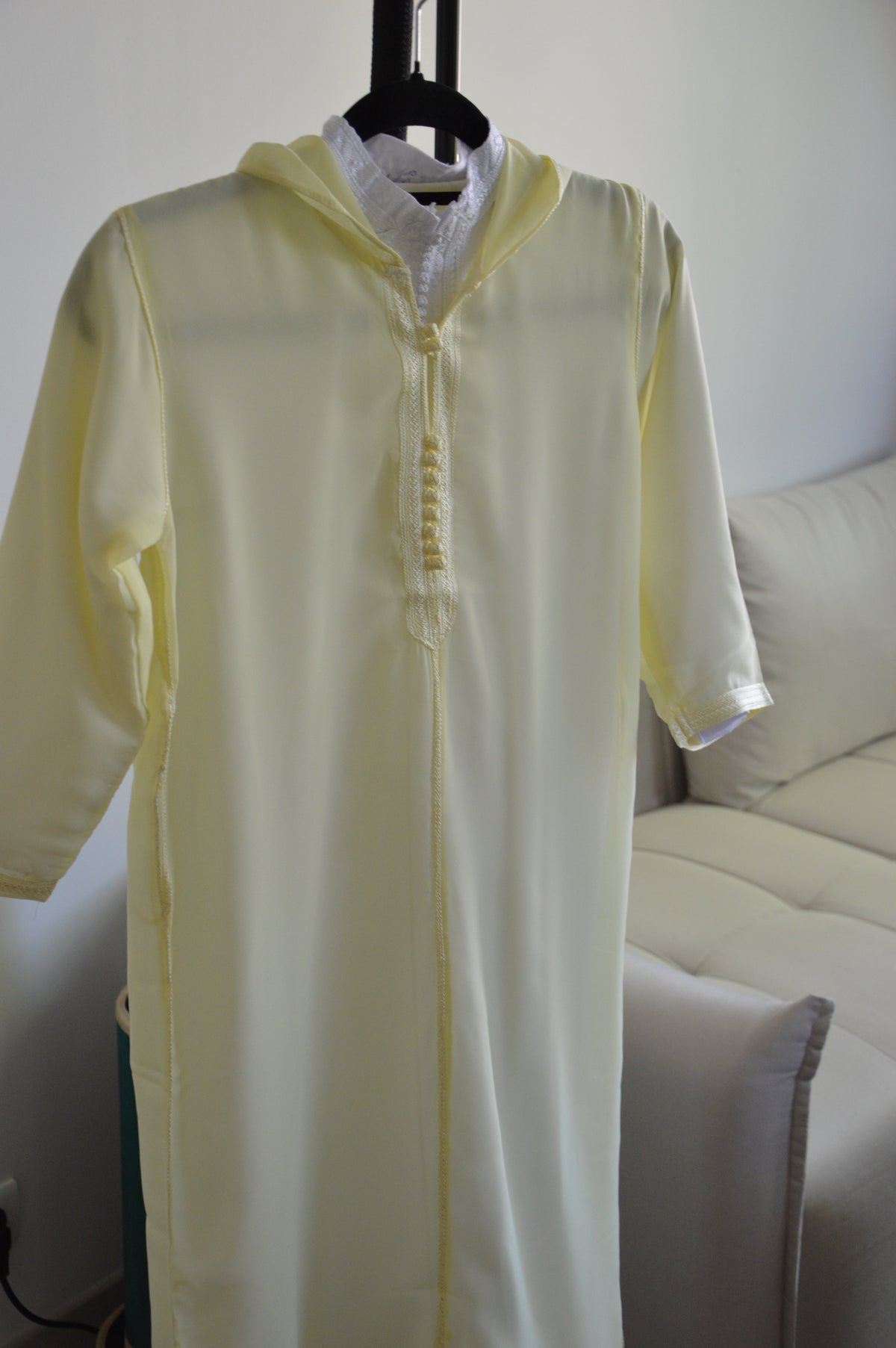 Djellaba Jaune Garçon – Tenue Traditionnelle Marocaine