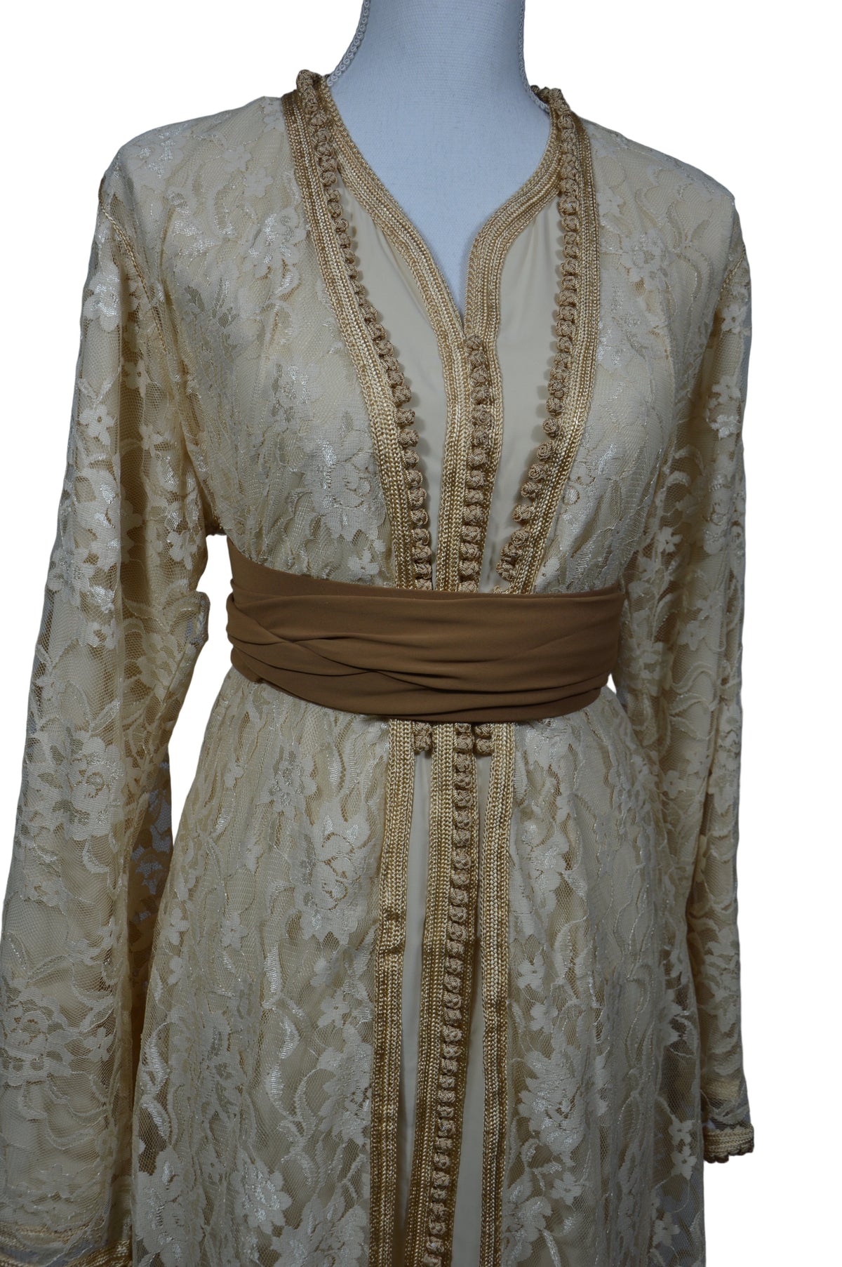 Golden Takchita Oriental Elegance – Lace and Satin Belt