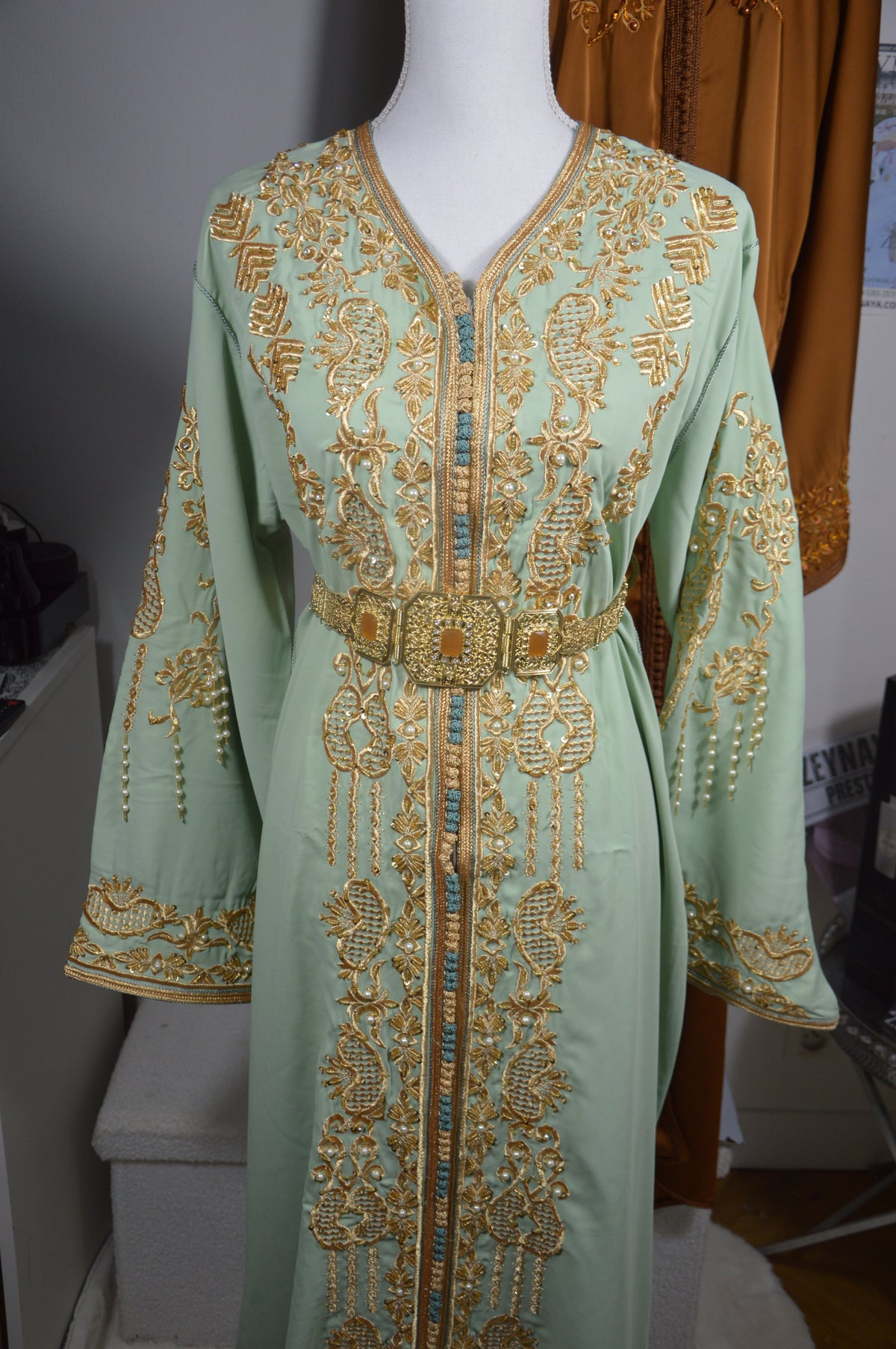 Caftan Perlé Coupe Sirène Vert Eau - Élégance Marocaine Prestige