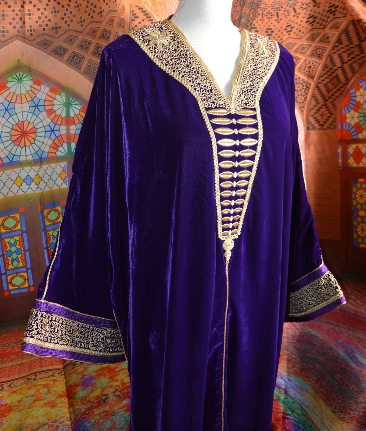 GANDOURA VELOURS VIOLET BRODE DE FIL D'OR