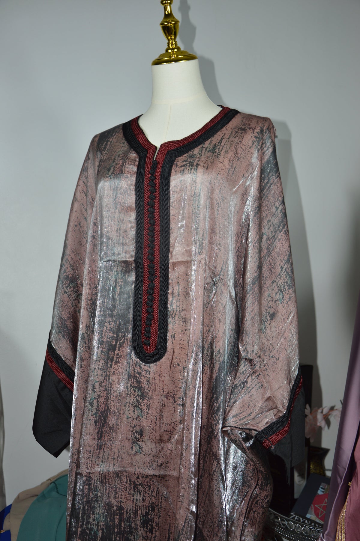 Gandoura Crêpe Satiné Rose - Élégance Marocaine Raffinée