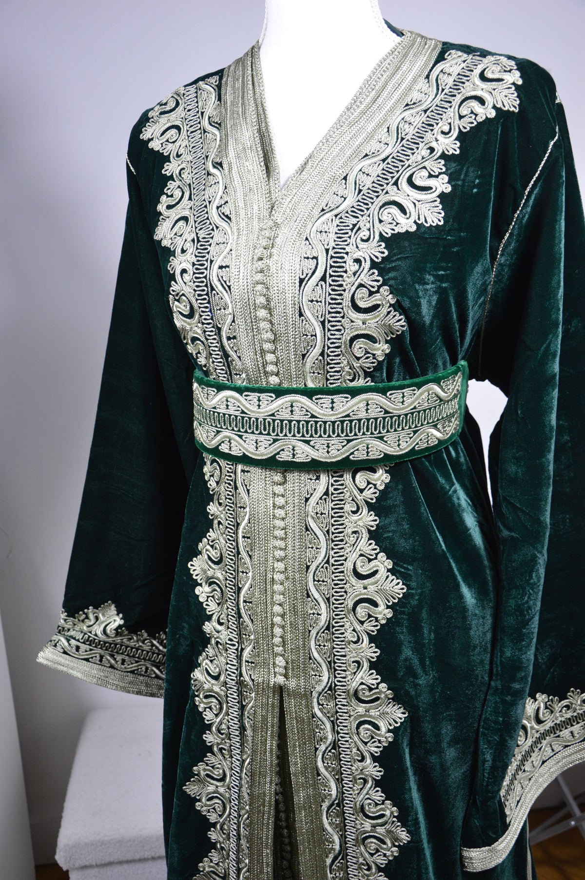 Takchita Vert Royal en Velours – Broderies Vert Or