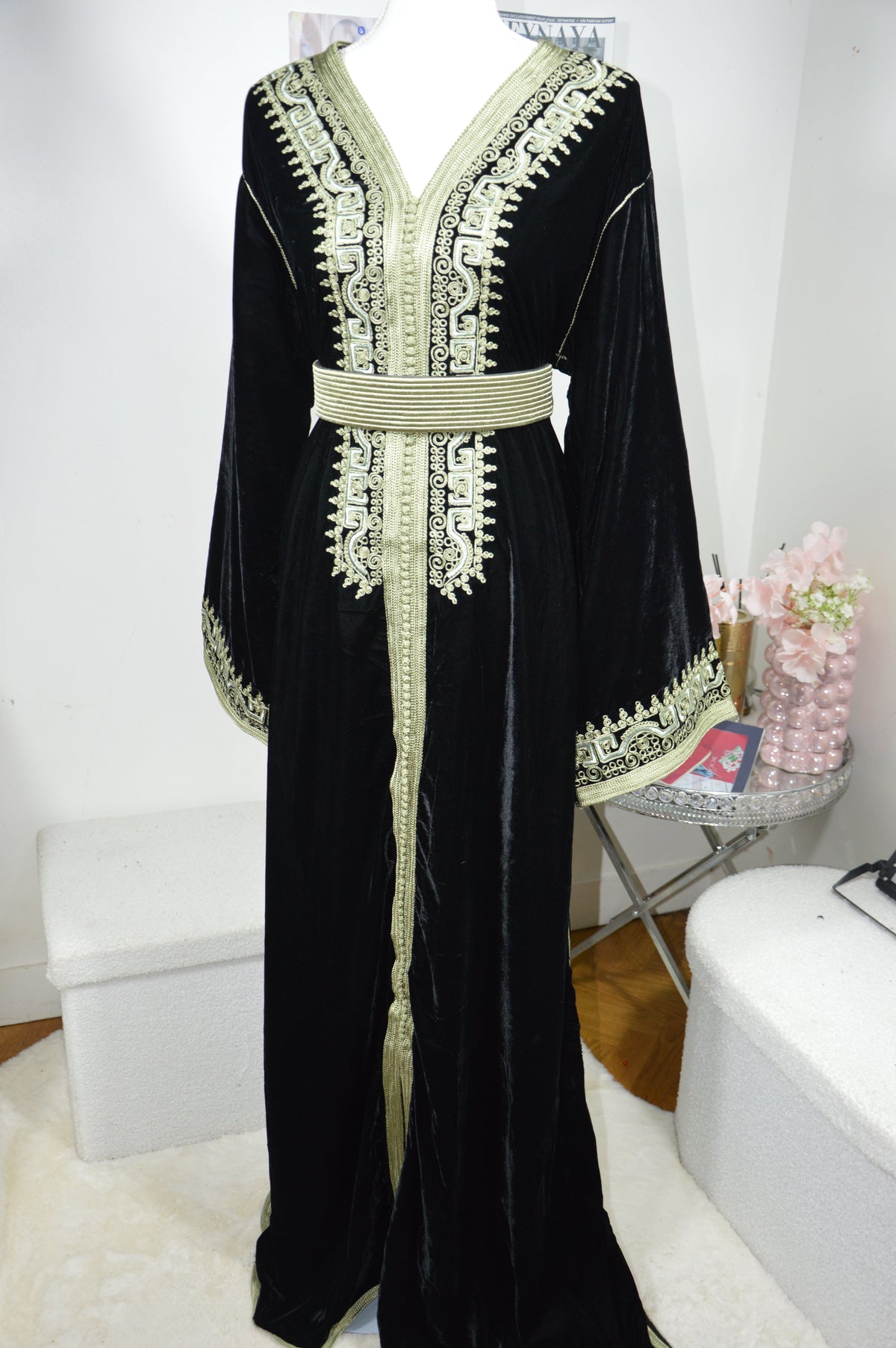 Caftan Noir Velours – Broderies Vert Dorées