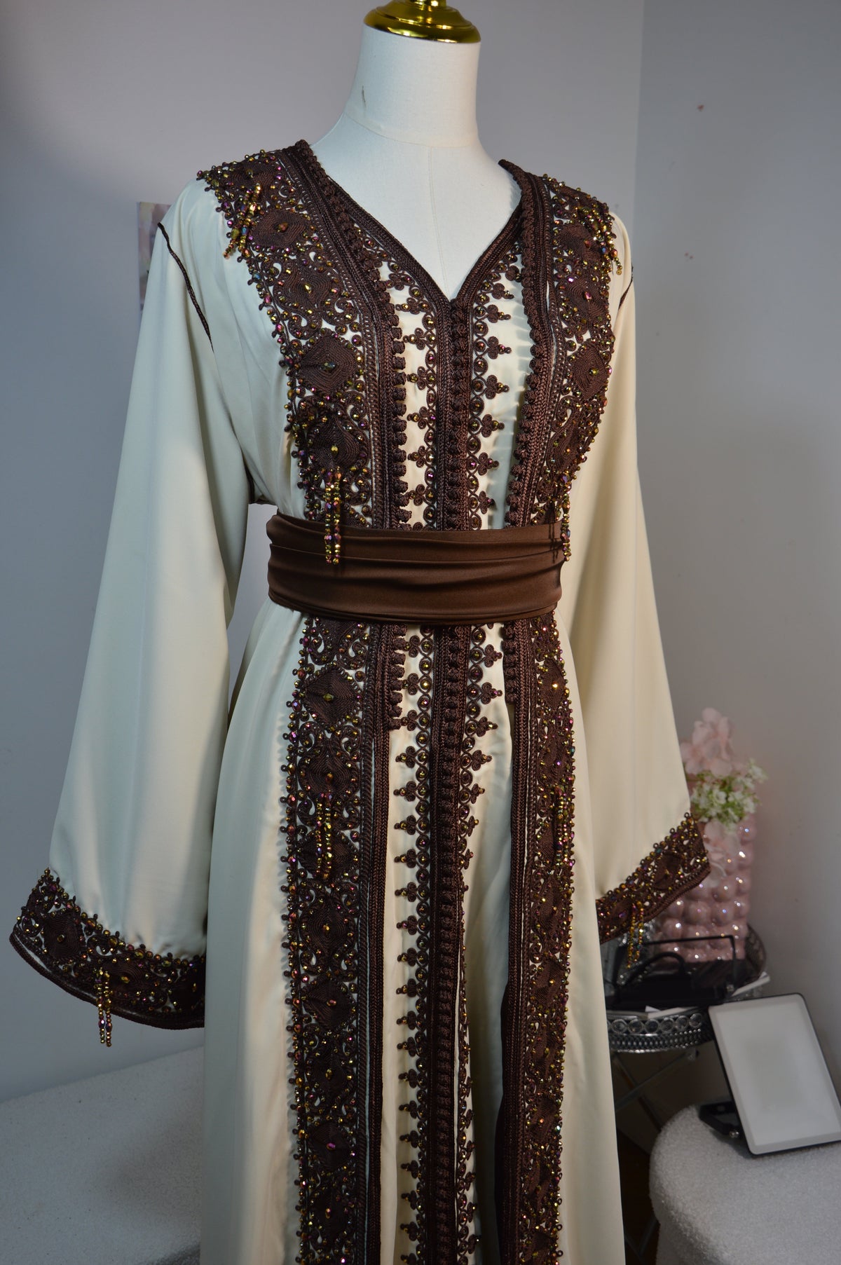 Beige Takchita – Brown Embroidery & Multicolored Beads