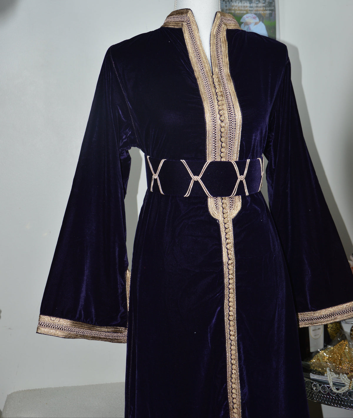 Caftan Col Montant Prune - Velours Prestige Marocain