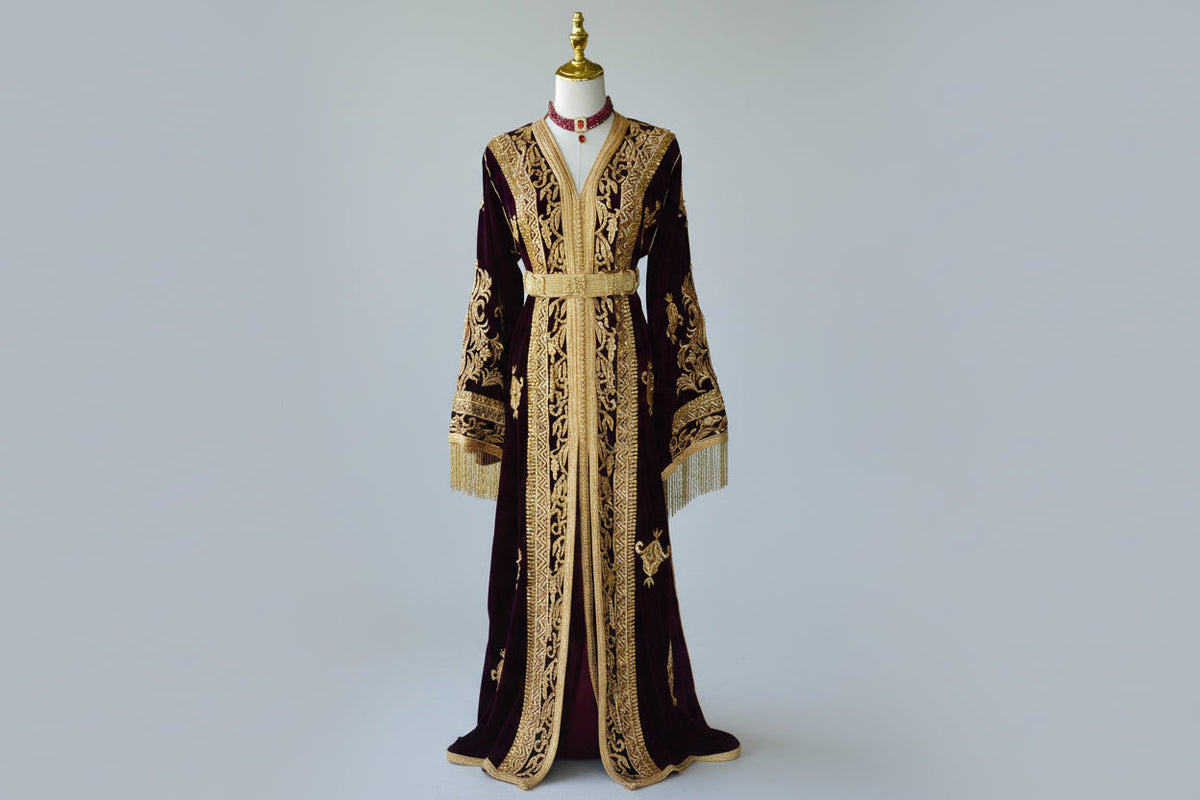 Takchita Velours Bordeaux Royal – Opulence, Profondeur & Prestige Marocain