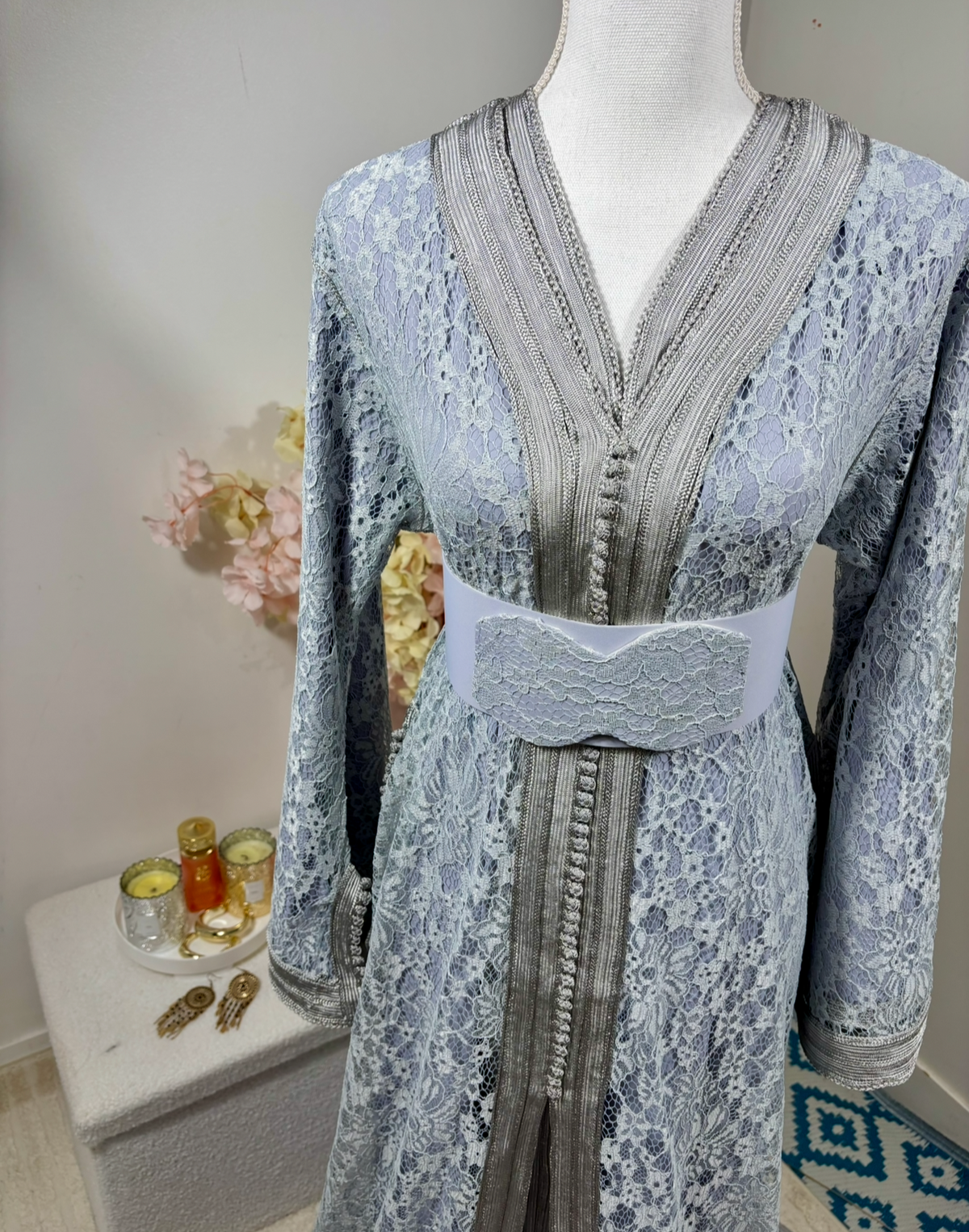 Grey "Frosted Pearl" lace Takchita — Tonal rigid belt