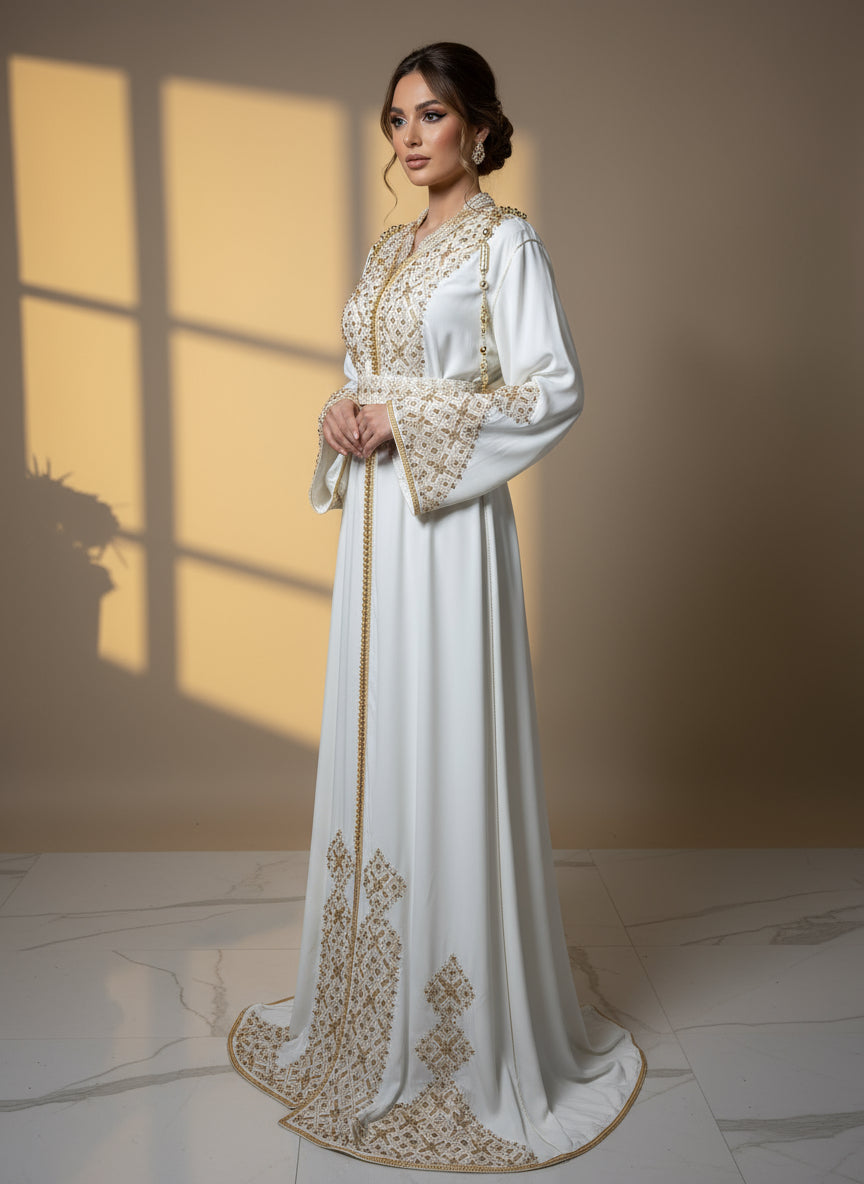 Caftan Blanc Royal – Broderies Dorées & Perles | Edition Prestige