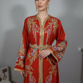 CAFTAN TERRACOTTA BRODÉ LUXE – FIL DORÉ & FLEURS COLORÉES