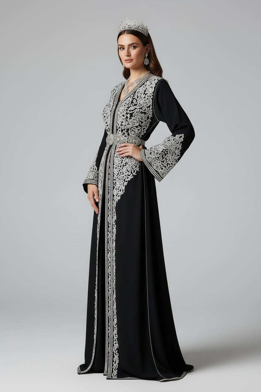 Takchita Haute Couture Crêpe Argent & Noir – Mystère, Éclat & Luxe Marocain