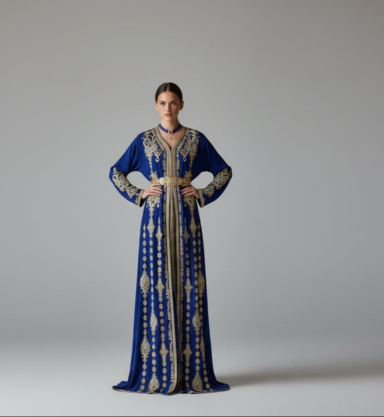 Caftan Maria – Bleu Nacré & Or – Grâce Royale & Élégance Marocaine