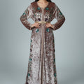 Caftan Velours Nacré Grandes Tailles – Opulence, Douceur & Élégance Marocaine