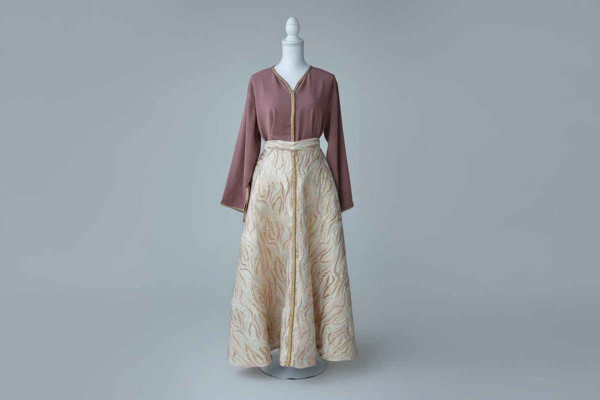 Ensemble Jupe Brocart Rose & Or – Féminité Fleurie & Luxe Marocain