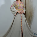 Caftan beige doré brodé main – Élégance orientale chic