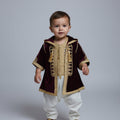 Grenouillère Bébé Luxe Satin Blanc & Cape Velours Bordeaux Brodé Or