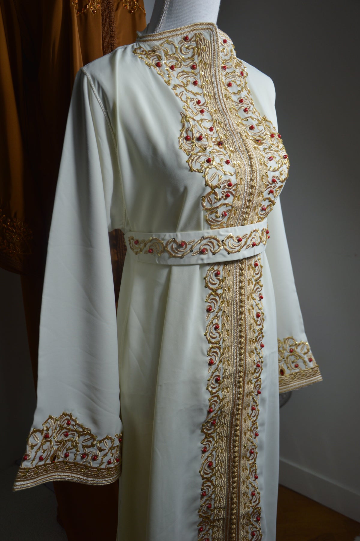 Caftan Blanc - Élégance Marocaine Prestige