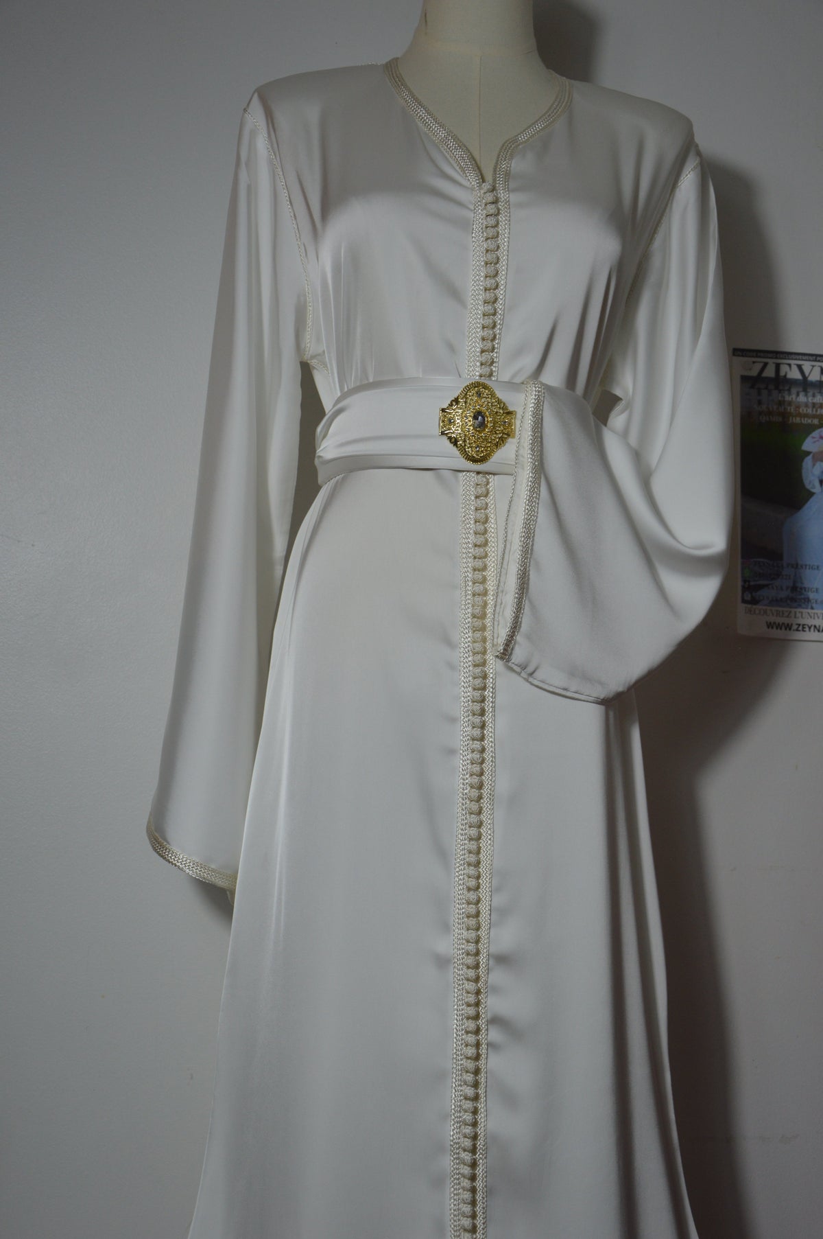 Caftan Blanc Satinée - Élégance Zeynaya