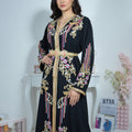 CAFTAN NOIR BRODÉ LUXE – FIL DORÉ & DÉTAILS MULTICOLORES