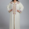 Caftan Blanc Nacré – Élégance Marocaine & Silhouette Sublimée